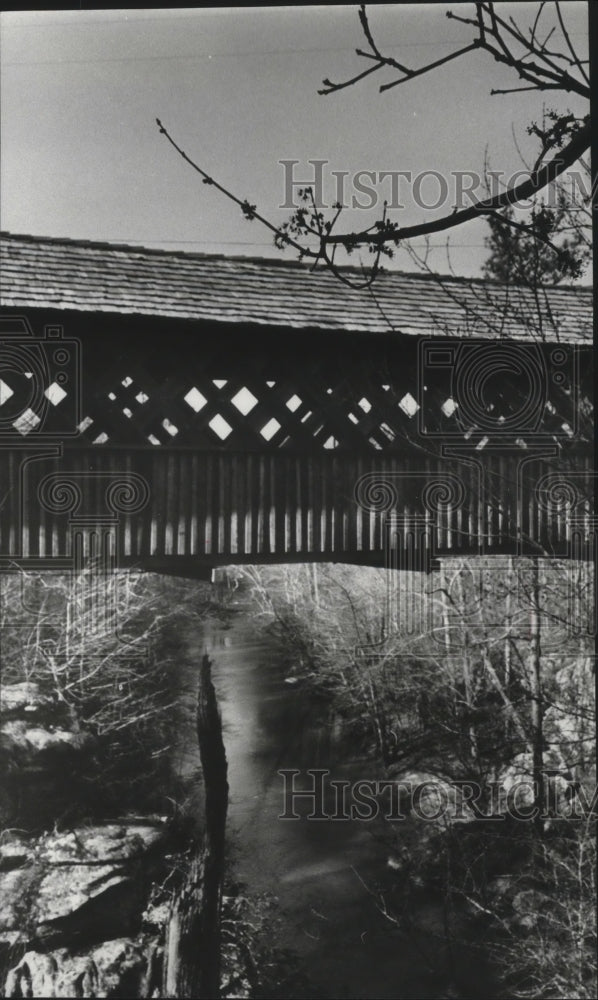 1975 Press Photo Alabama-Old covered bridge.- Historic Images