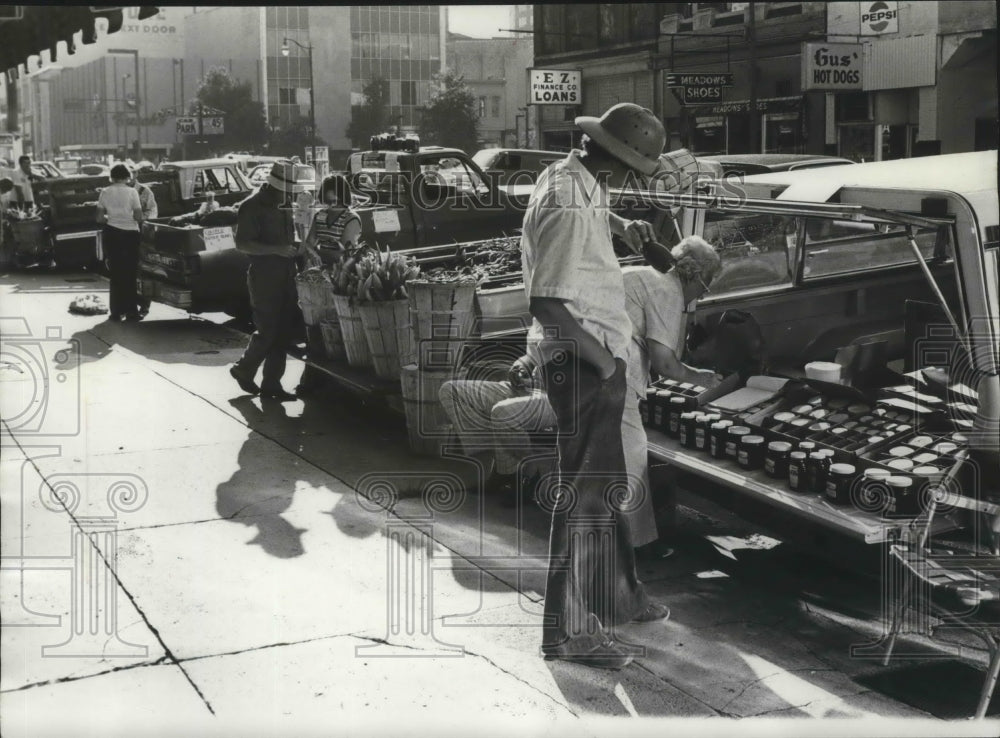 1977 Press Photo Birmingham, Alabama Farm Market on Fourth Avenue North- Historic Images