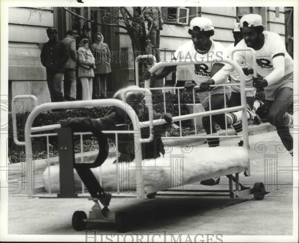 1979 Press Photo Alabama-Ryder team in action at Birmingham bed races.- Historic Images