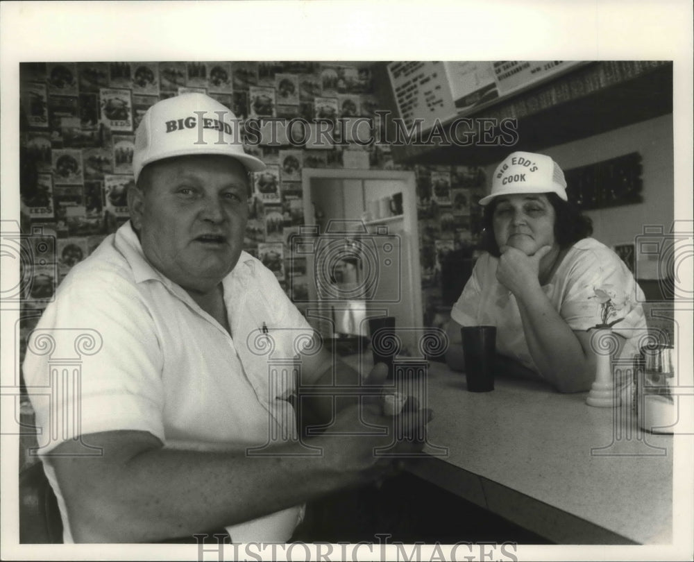  Press Photo Alabama-Bellefonte Nuclear Plant employee, Big Ed Grum and Wife.- Historic Images