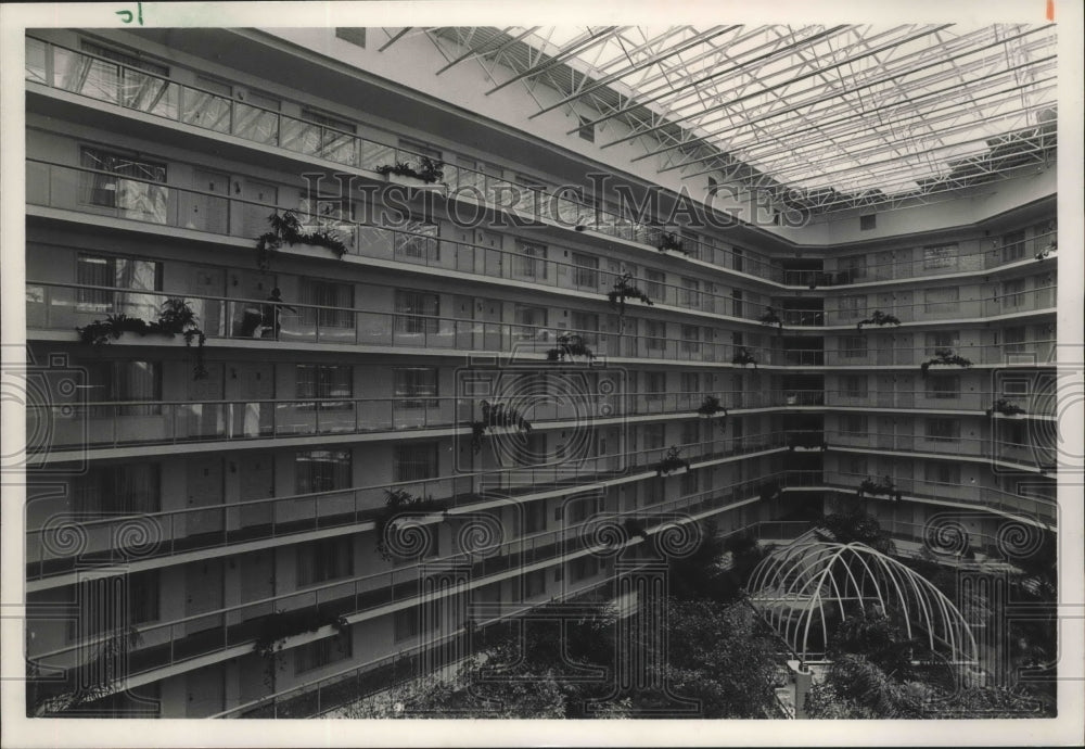 1987 Press Photo Atrium at Embassy Suites Hotel, Birmingham, Alabama- Historic Images