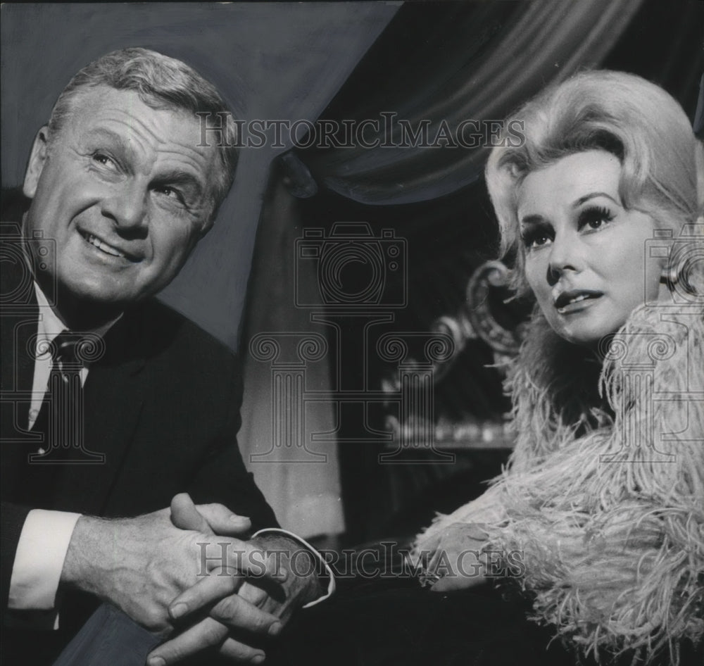 1965 Press Photo Actor Eddie Albert and Actress Eva Gabor.- Historic Images