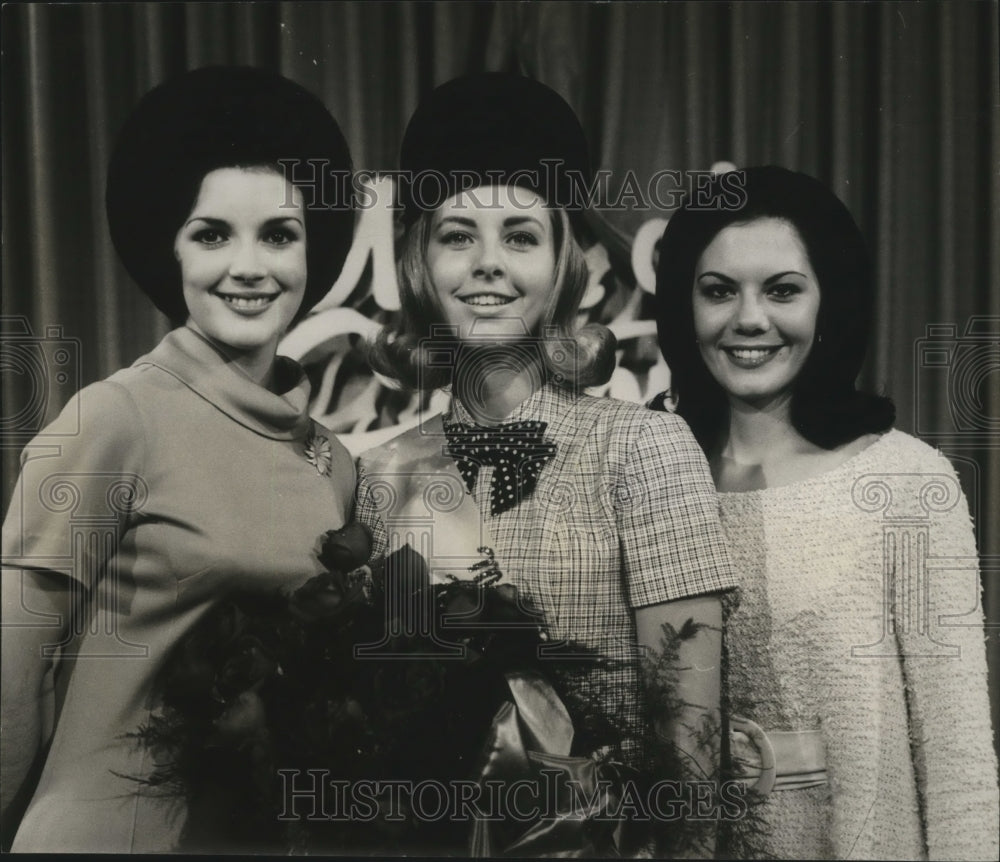 1967 Press Photo Alabama-Montgomery County Maid of Cotton winner and others.- Historic Images