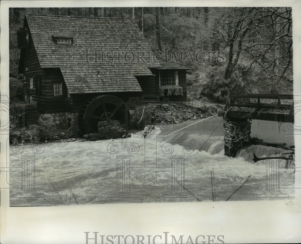 1970 Press Photo Flooding at Mill in Mountain Brook, Alabama- Historic Images