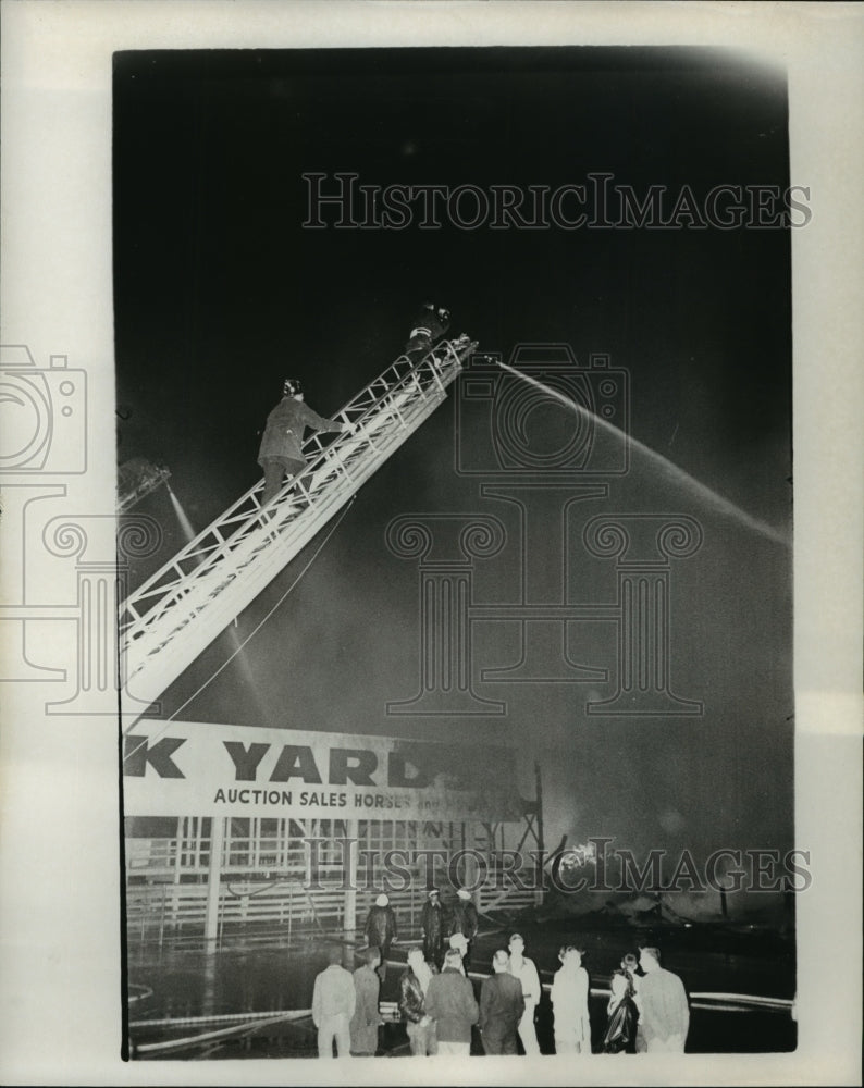 1963 Press Photo Alabama-Montgomery Firefighters battle  Bowman Stockyards&#39; fire- Historic Images