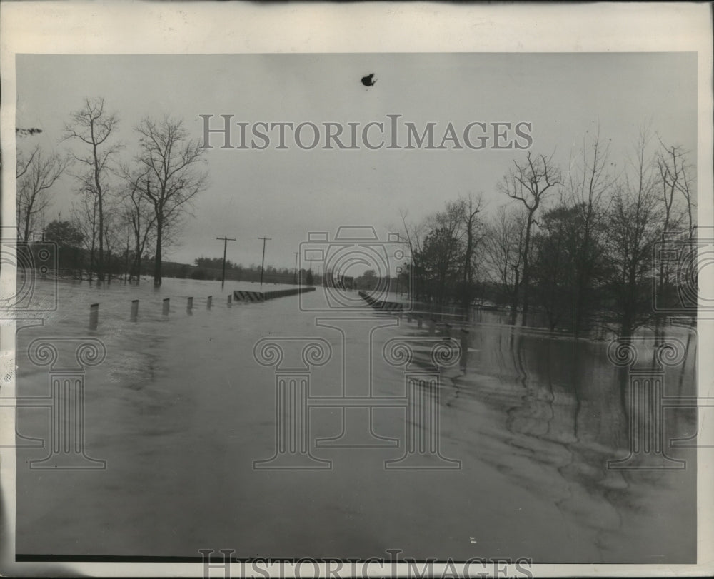 1949 Press Photo Highway 78 flooded by Blue Eye Creek was impassable for the day- Historic Images