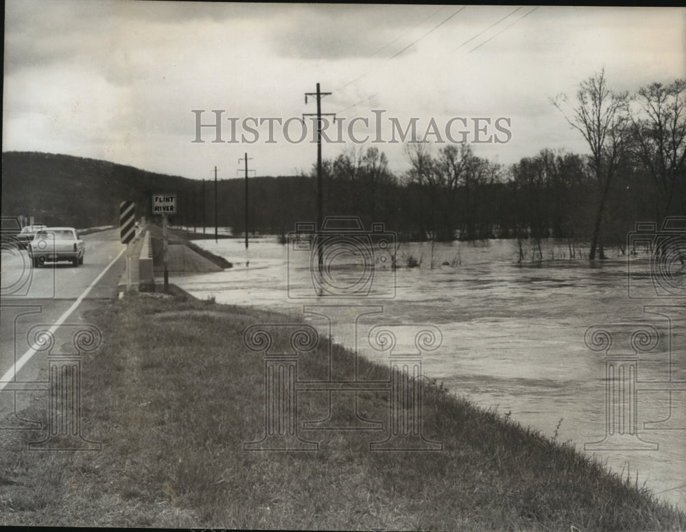 1973 Press Photo Flint River Floods Madison, Alabama- Historic Images