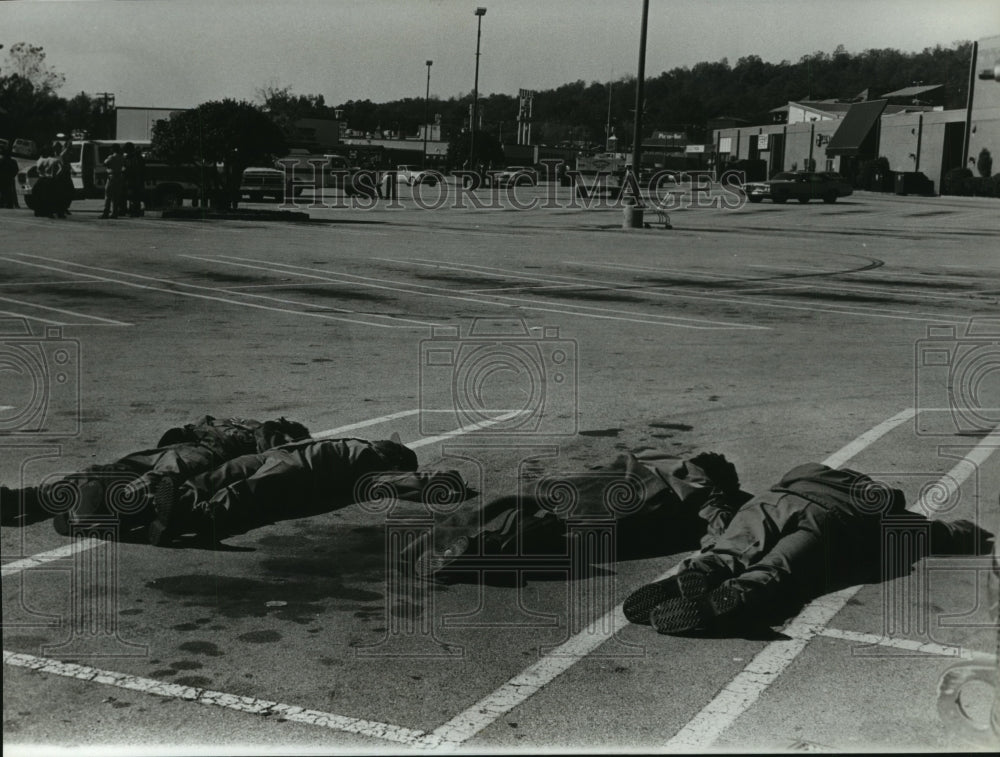 1979 Press Photo National Guard in staged drill coordinated by Birmingham EMS- Historic Images