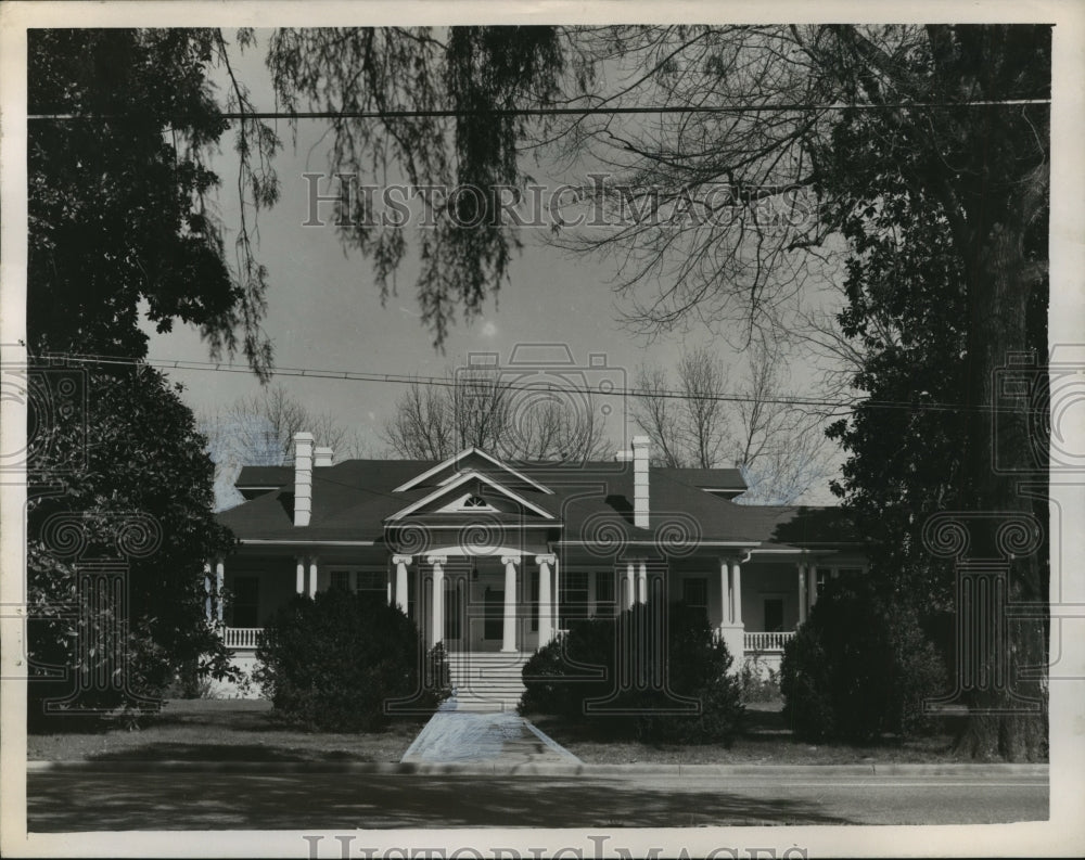 1953 Press Photo Alabama-Eutaw-&quot;Old Howard Home&quot; owned by Mr.&amp; Mrs. J.D. Steele. - Historic Images