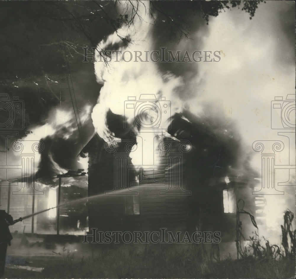 1954 Press Photo Scene of Burning Home in Talladega, Alabama- Historic Images