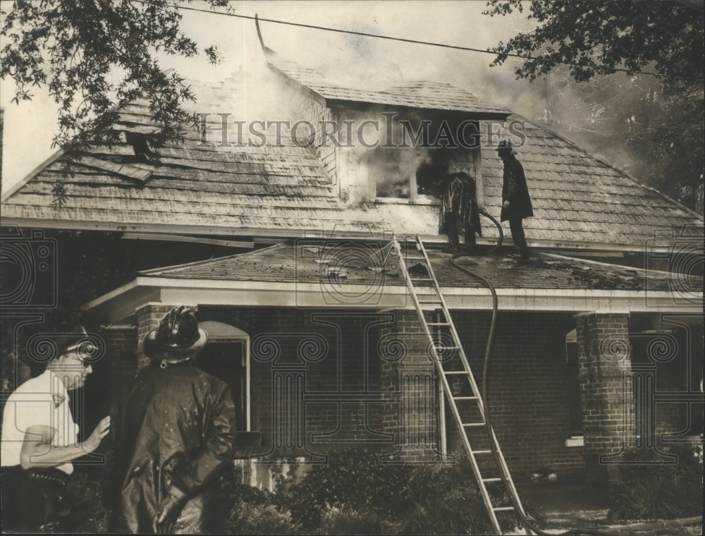 1965 Press Photo Police Chief, Firemen, at House Explosion, Fire, Talladega- Historic Images