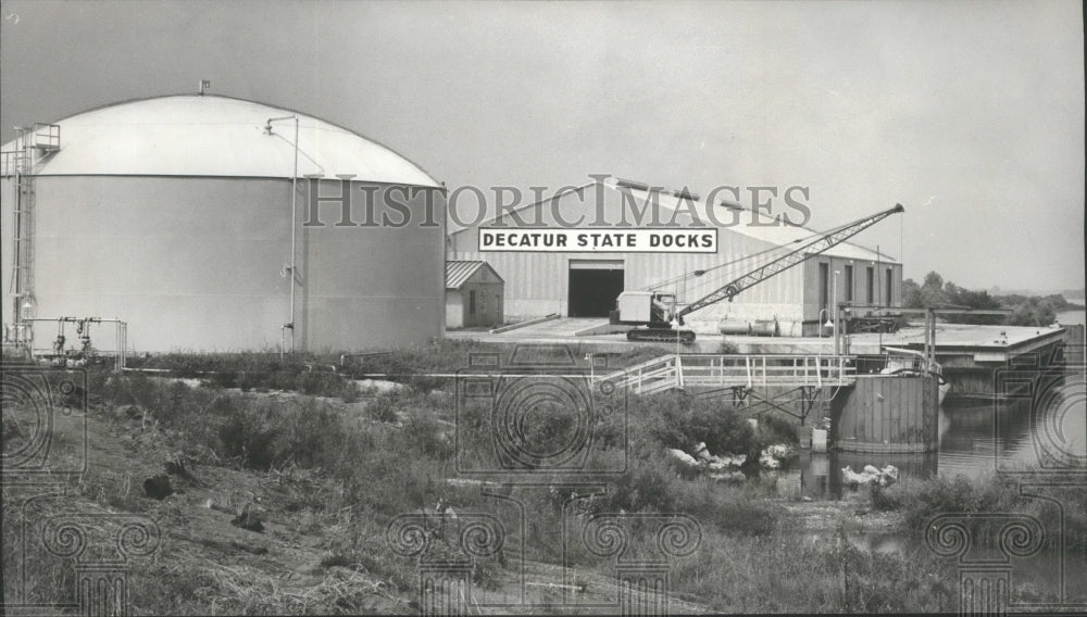 1965 Press Photo New Chemical storage tank added Decatur State Docks in Alabama- Historic Images