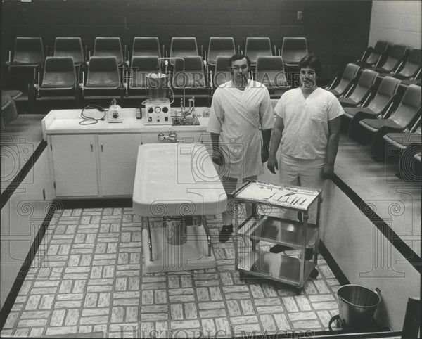 1980 Press Photo Embalming Lab and Students at Jefferson State College ...