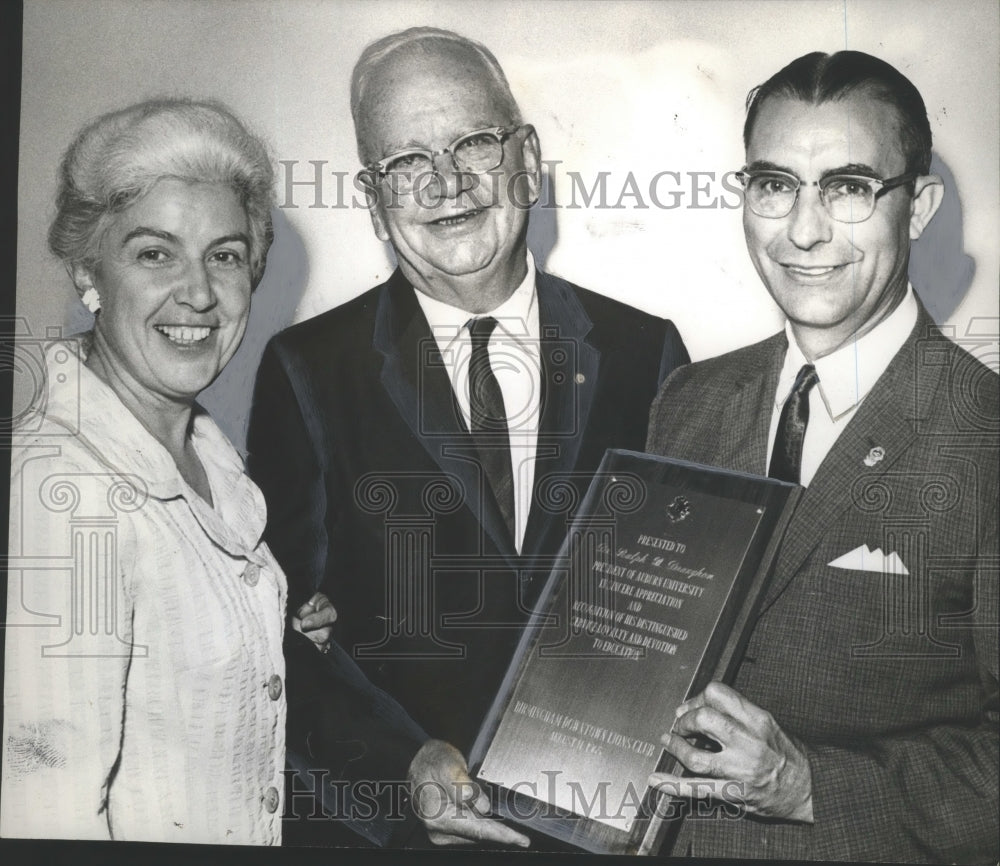 1965 Press Photo Dr. Draughon Receives Birmingham Lions Club Plaque, Alabama - Historic Images