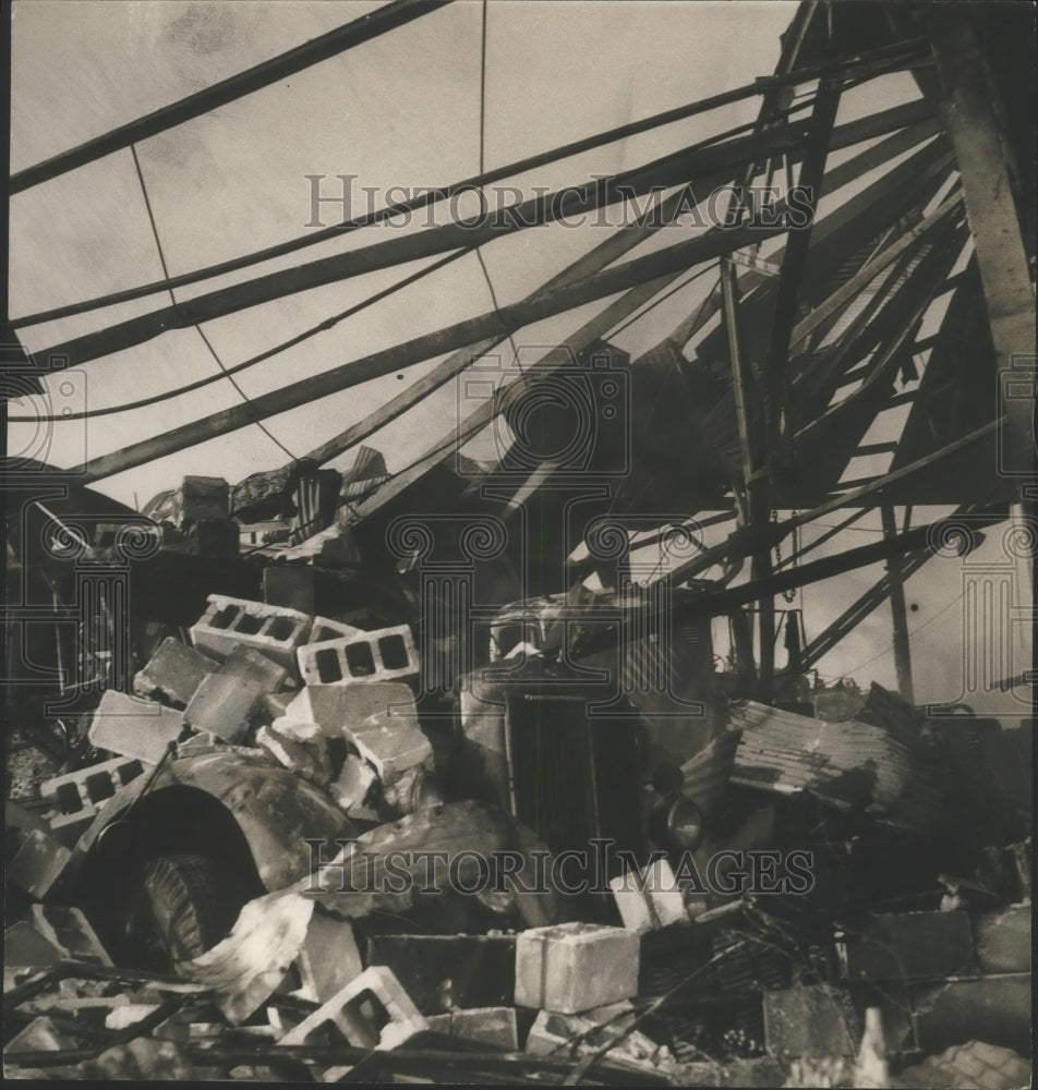 1964 Press Photo debris after butane gas truck explodes, Attalla, Alabama- Historic Images