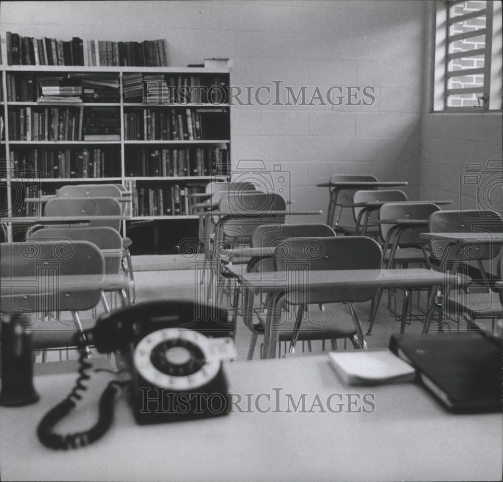 Press Photo New classroom Jefferson County Juvenile detention - abna11675