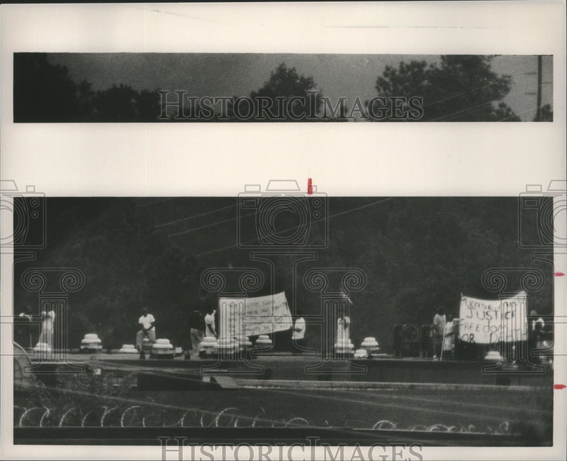 Load image into Gallery viewer, Press Photo Cuban hostage crisis. Talledega, Alabama - abna12376
