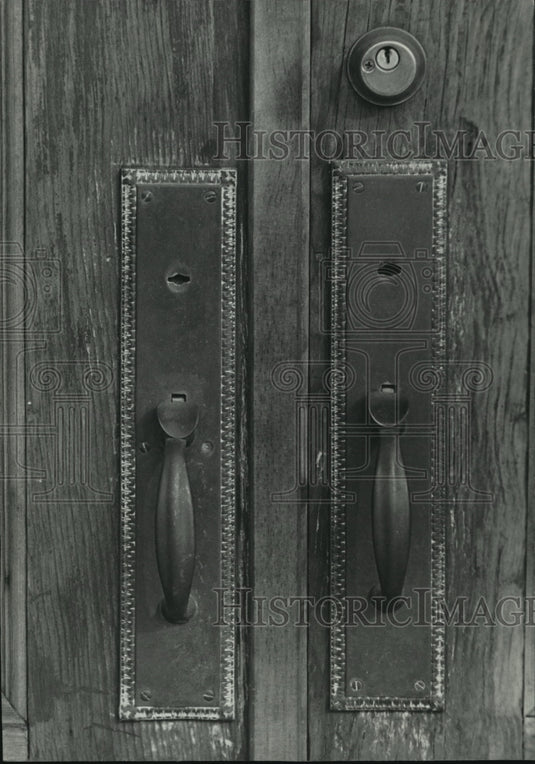 1973 Press Photo Ornate brass fixtures on railroad depot door, Talladega