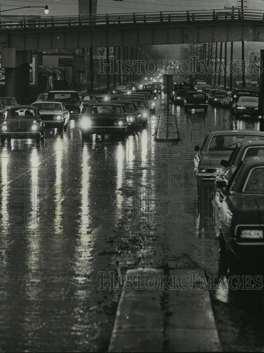 1972 Press Photo Traffic in Birmingham, Alabama During Heavy Rain- Historic Images