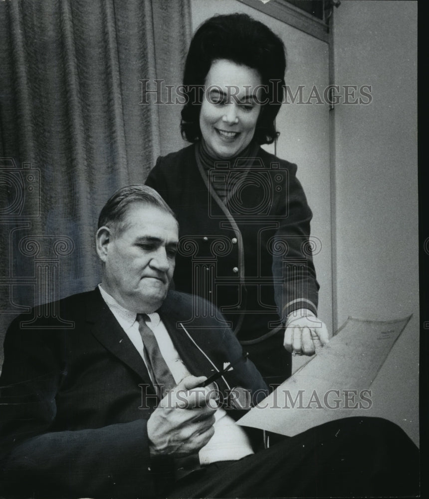 1968 Press Photo James Folsom, candidate for the senate, with his wife, Alabama- Historic Images