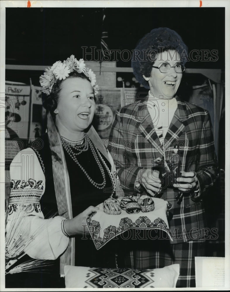 1978 Press Photo Ladies from Ukraine and Canada at International Day, Hunstville- Historic Images