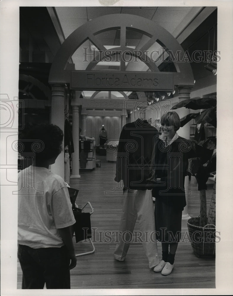 1986 Press Photo manager Stephanie Givens, Florida Adams, Brookwood Village, AL- Historic Images