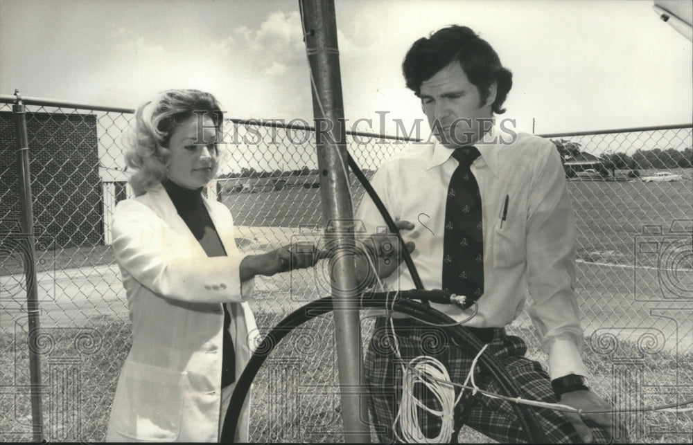 1974 Press Photo Geiger and Buckingham control transmitter, Marshall County - Historic Images