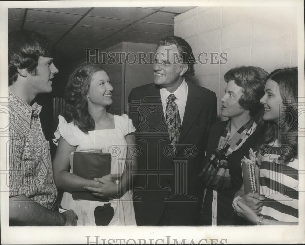 1972 Press Photo Billy Graham Chats With Listeners at Crusade in Alabama- Historic Images