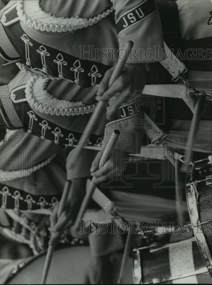 Load image into Gallery viewer, 1968 Press Photo Drum Roll by Jacksonville State Band at Veteran's Day Parade
