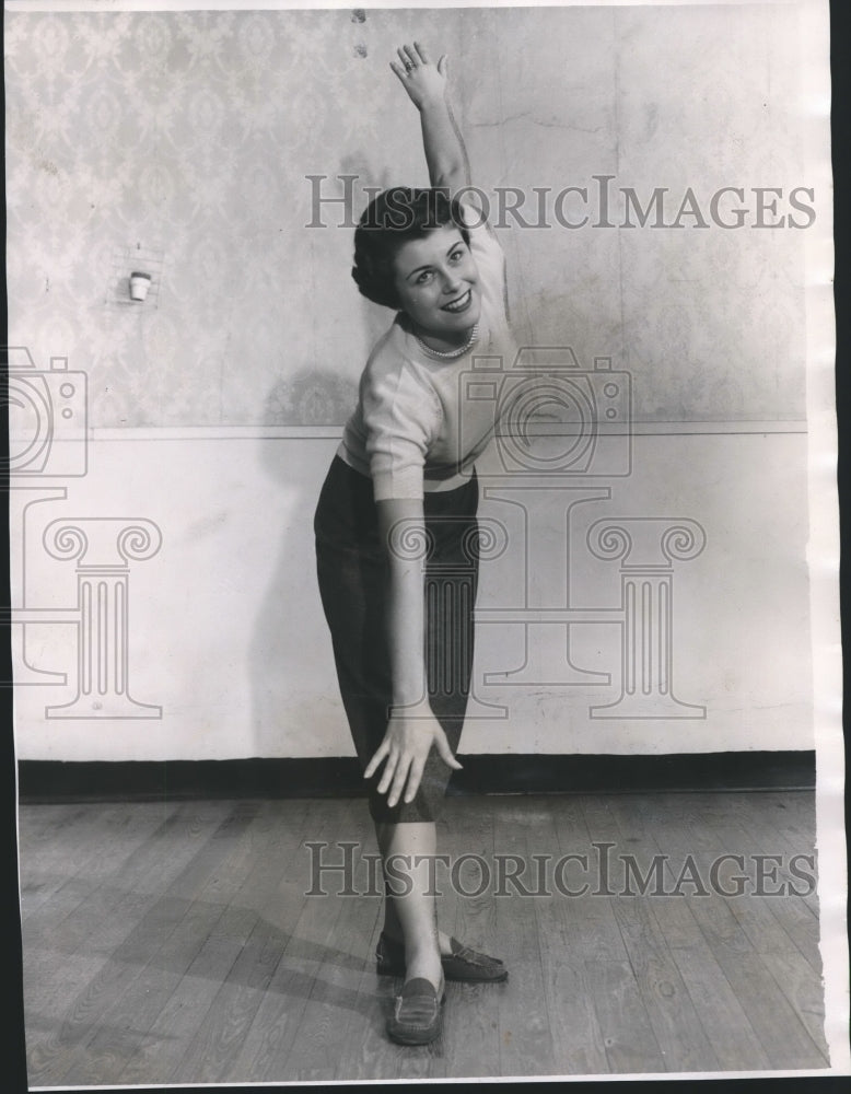 1953 Press Photo Hope White, Alabama Maid of Cotton, shown exercises- Historic Images