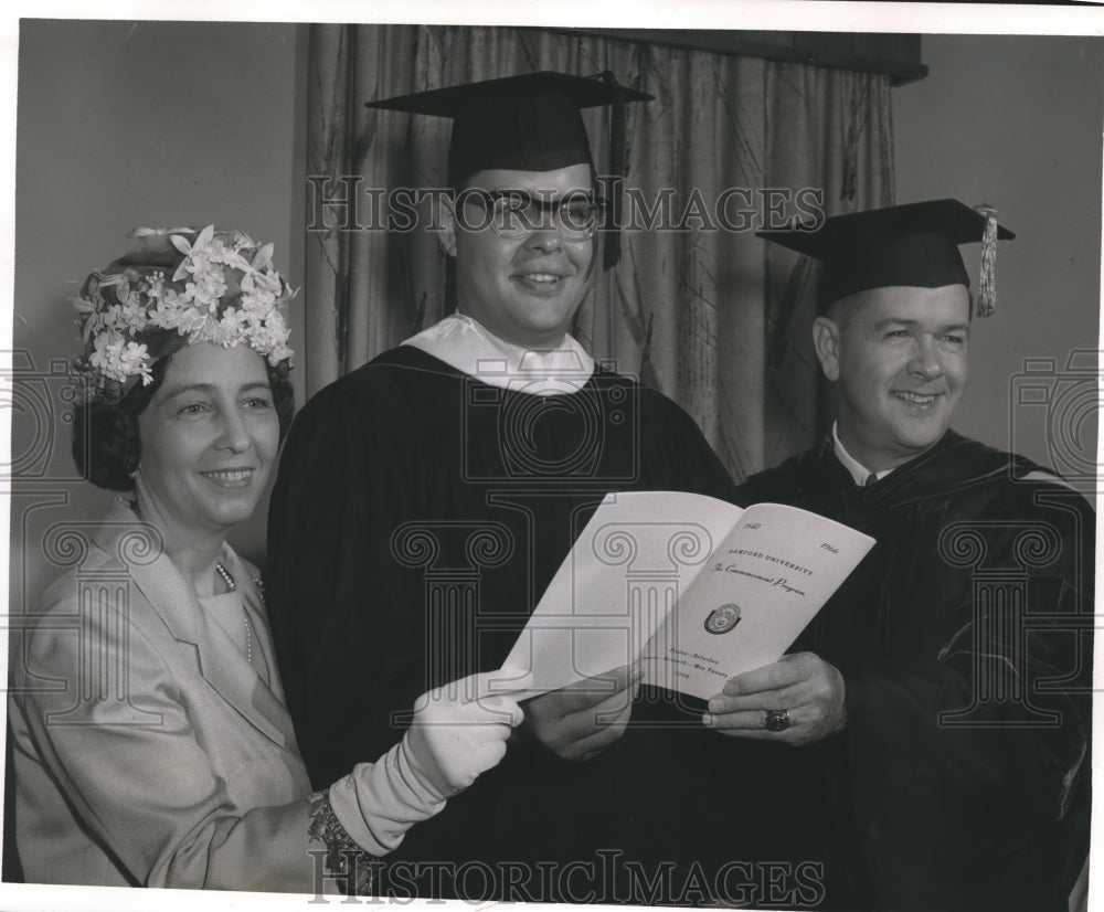 1966 Press Photo Samford University President and Wife With Son at Graduation - Historic Images