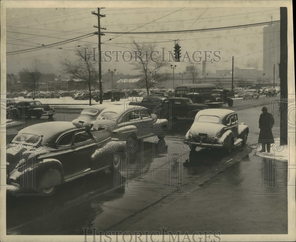 1948 Press Photo snow covered cars at a light, Birmingham, Alabama- Historic Images