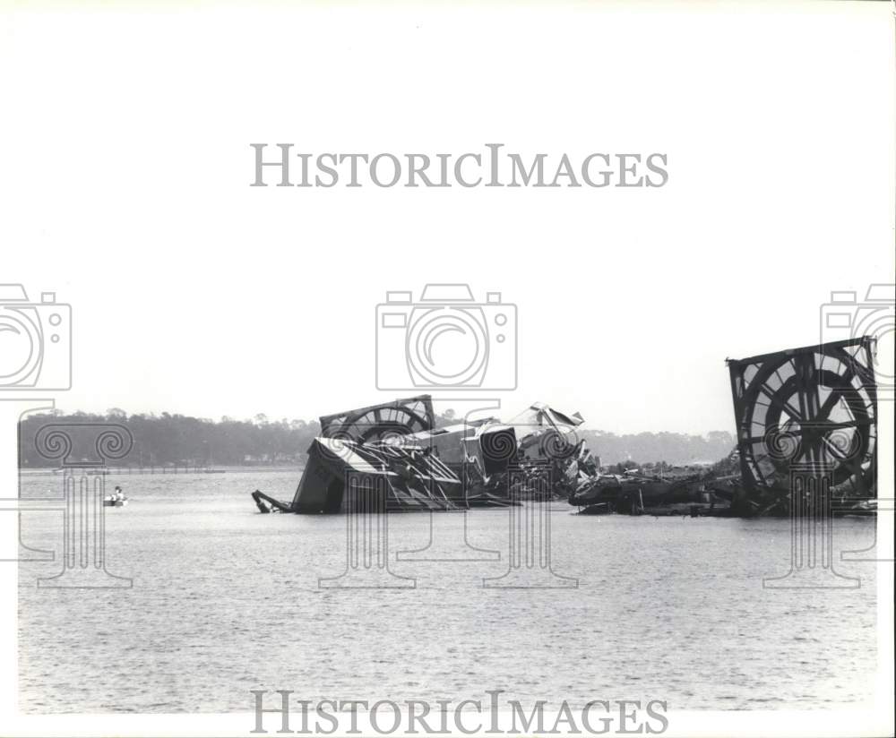 1989 Press Photo Materials for Naval Station Causeway in Water- Historic Images