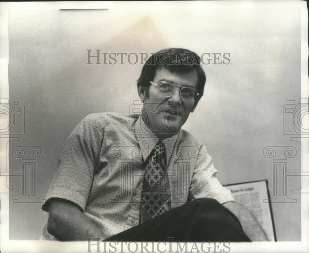 1977 Press Photo Owner of Daily Home newspaper Tom Wright- Historic Images