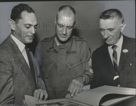 1965 Press Photo Sgt. Maj. William Wooldridge reviews Birmingham scrapbook- Historic Images
