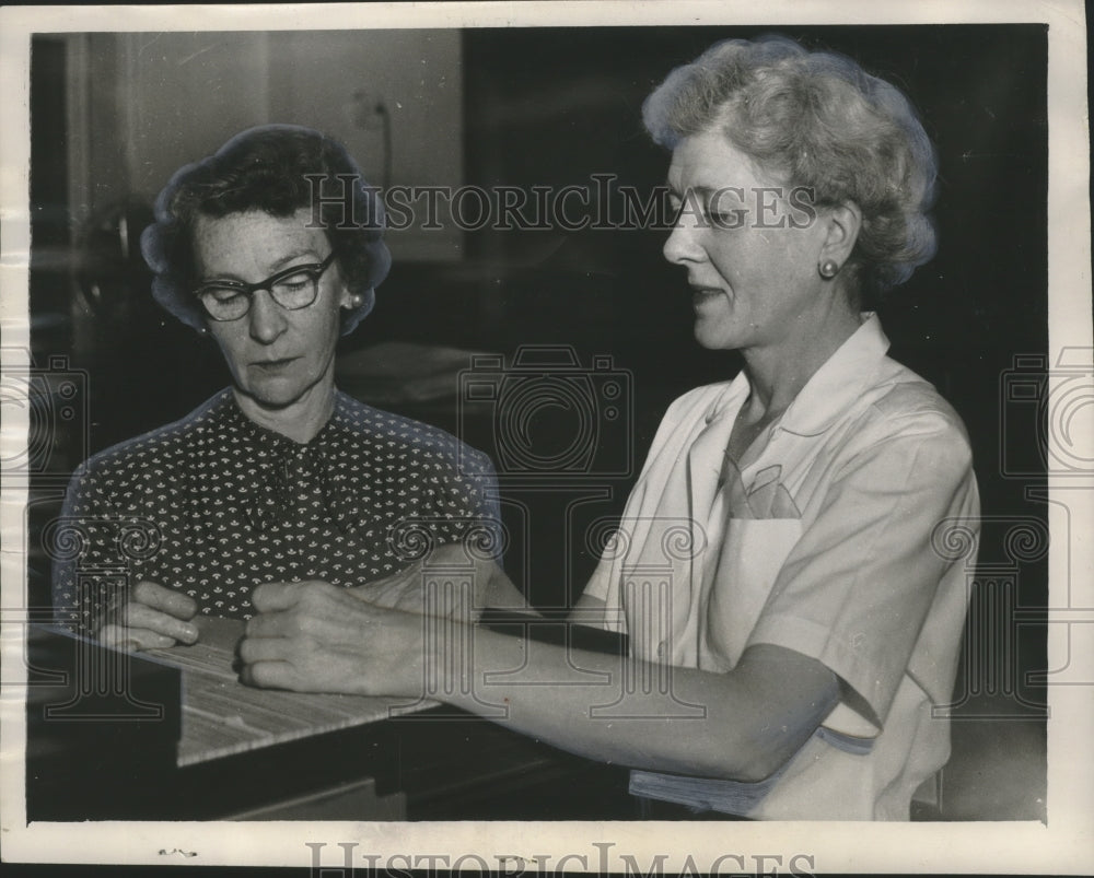 1952 Press Photo Red Cross Officials Mrs Charles Zukoski, Phyllis McCollum- Historic Images