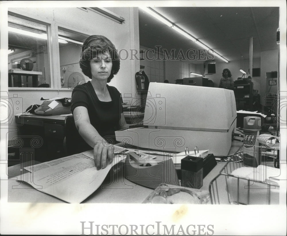 1977 Press Photo Mrs. Tom Wright, &#39;Daily Home&#39; Newspaper owner - abna19050 - Historic Images
