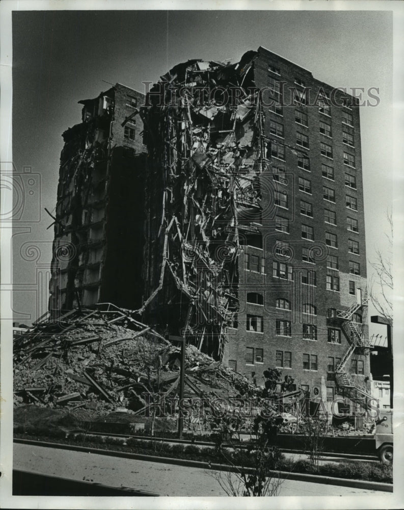 1951 Press Photo Tutwiler Hotel demolished in Birmingham, Alabama- Historic Images