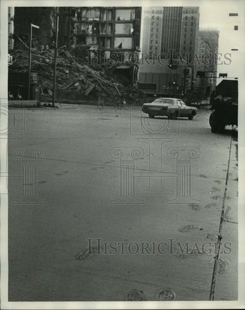 1974 Press Photo Tutwiler Hotel demolished in Birmingham, Alabama- Historic Images