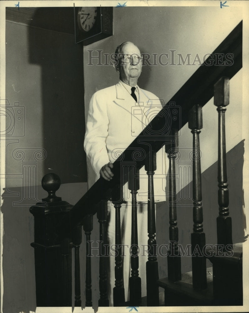 1947 Press Photo John R. Bell on stair steps- Historic Images