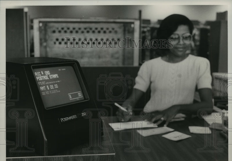 Load image into Gallery viewer, 1986 Press Photo Annette Bell Working at Bessemer, Alabama Post Office
