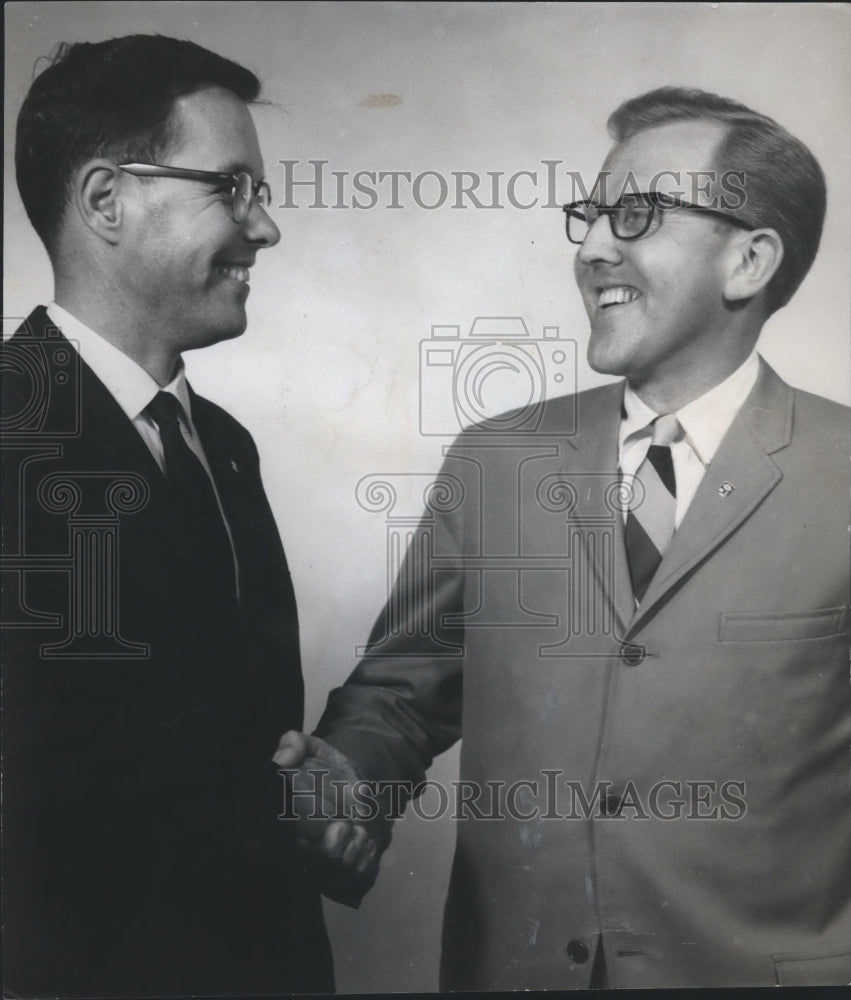 1967 Press Photo Campus Crusade for Christ - Wallace Bromberg and Bailey Marks- Historic Images