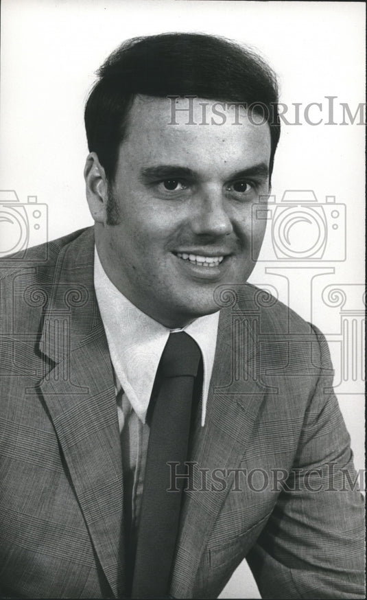 1972 Press Photo Dean Black of Brookwood Medical Center- Historic Images