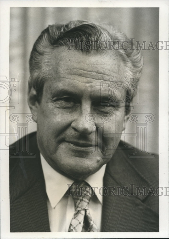 1975 Press Photo William R. Bond, Cement Asbestos Products Company, Birmingham