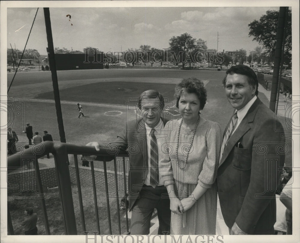 1985 Press Photo Dignitaries At University Of Alabama Birmingham Baseb 1985-press-photo-dignitaries-at-university-of-alabama-birmingham-baseb
