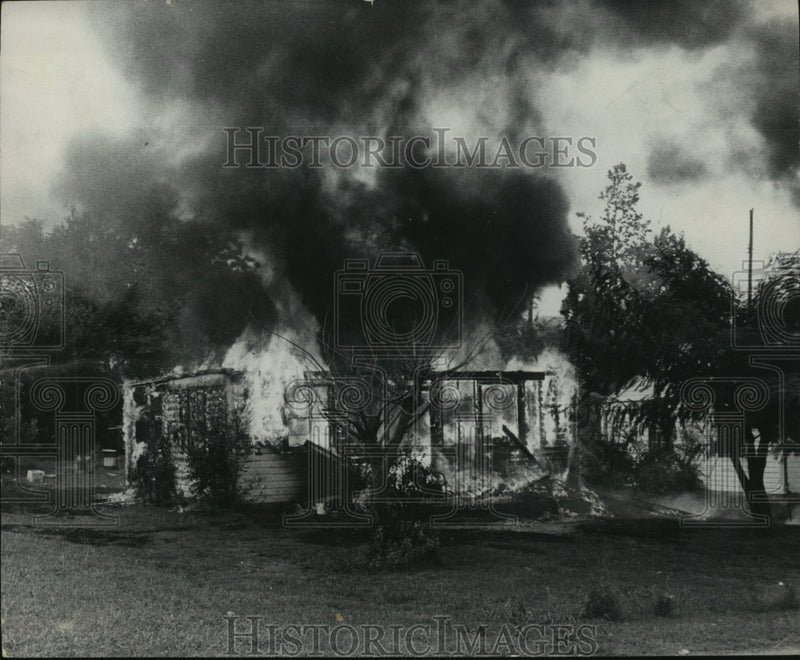 Load image into Gallery viewer, 1970 Press Photo Flames destroyed the home of Mr. and Mrs. Walter Kimble
