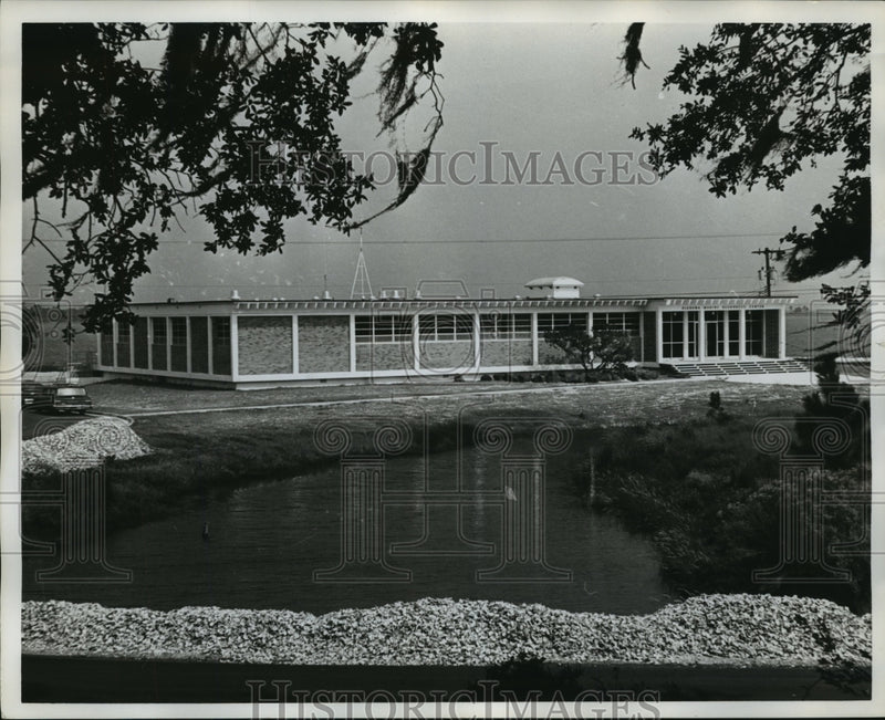 Load image into Gallery viewer, Press Photo Building alongside a small body of water - abna23236
