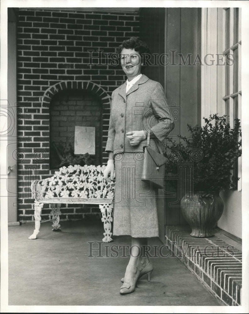 1958 Press Photo Mrs. Donald Beatty, chairman of Beaux Arts Ball- Historic Images