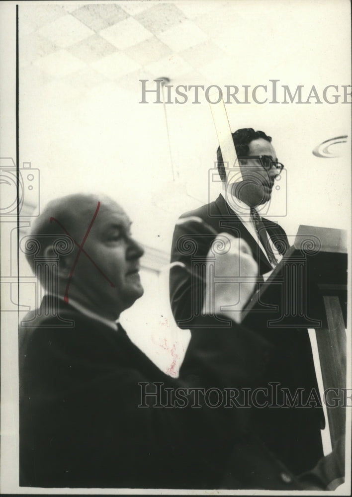 1967 Press Photo Representative Pete Mathews and Ben Cherner- Historic Images