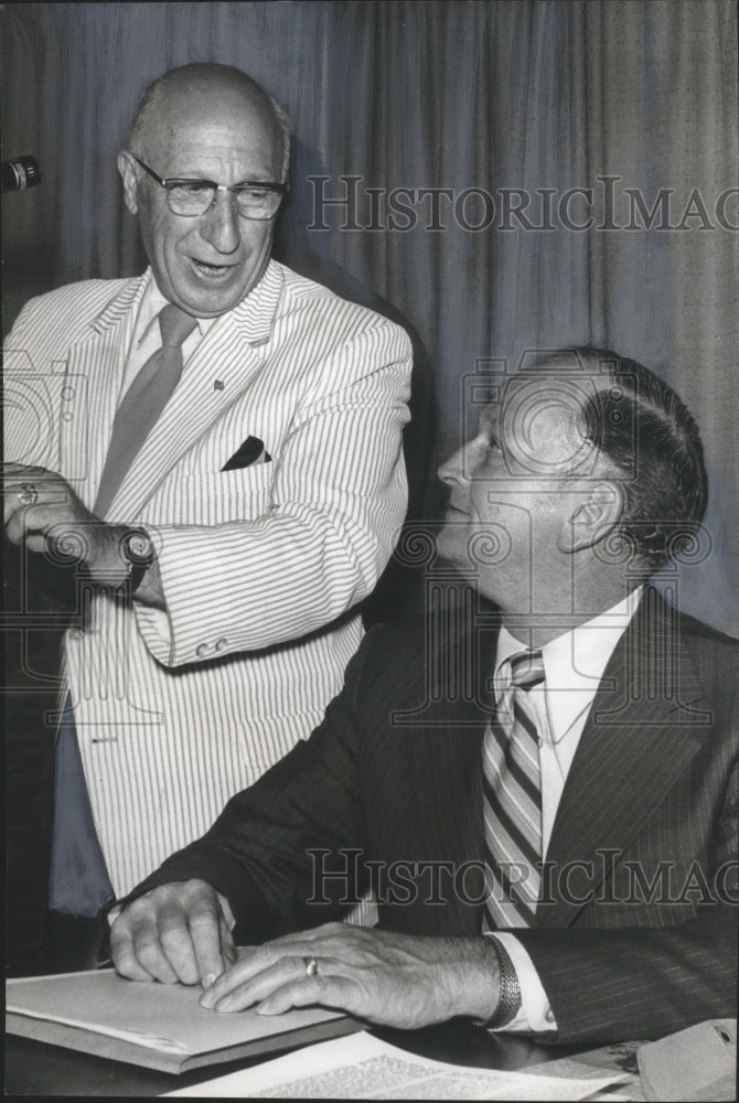 1971 Press Photo Senator Vacca and Representative Gloor- Historic Images